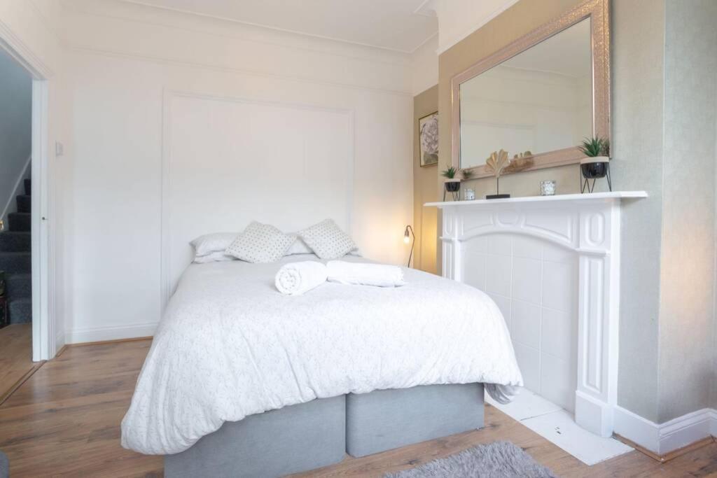 Contemporary 3 Bed House With Spacious Garden Close To Stratford London Exterior photo
